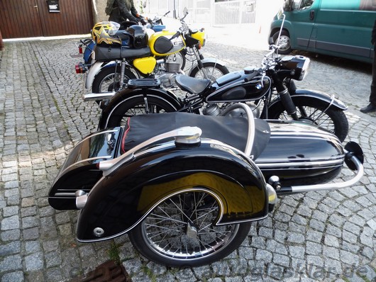 BMW und MZ zur Fahrt der Erzgebirgs-Classic