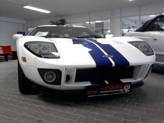 Ford GT 2006 mit Rennstreifen