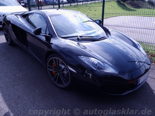 Seitenansicht Supersportwagen McLaren MP4 12C