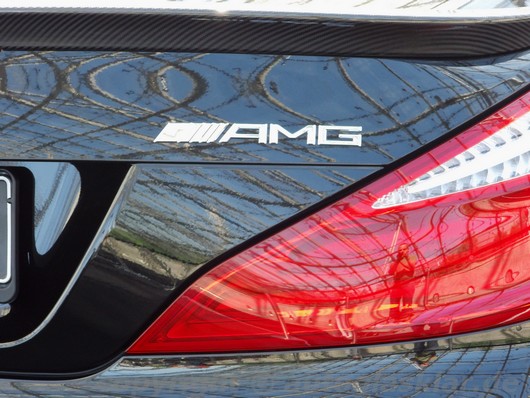 Heckansicht AMG Schriftzug Logo