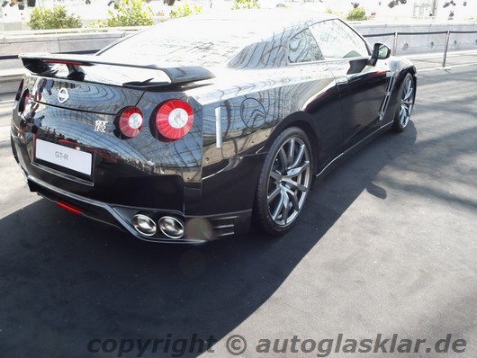 Heckansicht 2014er Nissan GT-R Black Edition