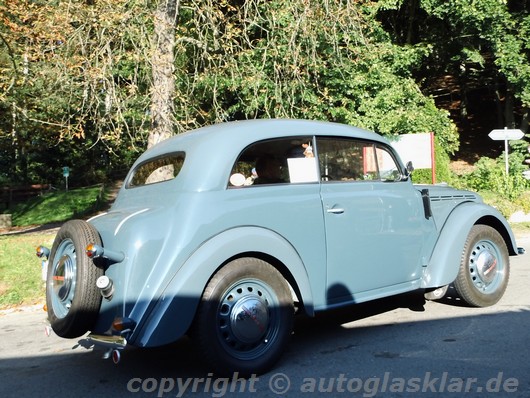 Opel Kadett von 1938 in der Vorbeifahrt