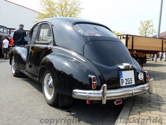 Peugeot 203 Heckansicht links