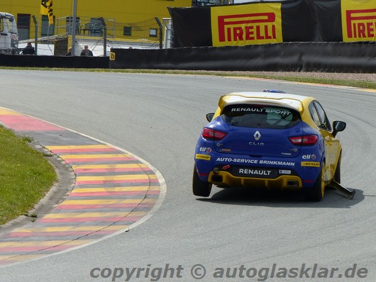 Renault Clio Cup, Kollateralschaden und spektakuläre Fahrweise