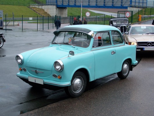 Trabant P 50 mit Sonnenschutz