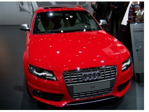 Die neue sportliche Mittelklasse, Audi S4