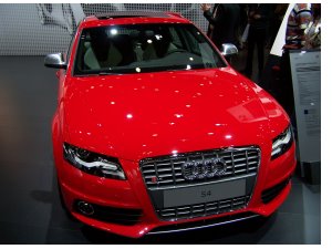 Die neue sportliche Mittelklasse, Audi S4