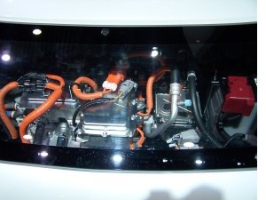 Der Motorraum des Subaru Stella Plug-in